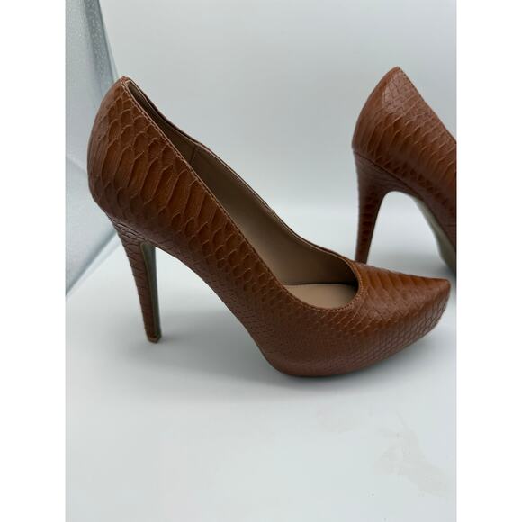 BCBGeneration Penni Camel Brown Close Point Snakeskin 4/5" Heels Shoes Size 7.5M - Picture 4 of 9